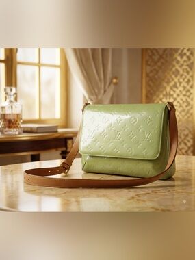 LOUIS VUITTON Vintage Monogram Vernis Thompson Street Bag w/COA